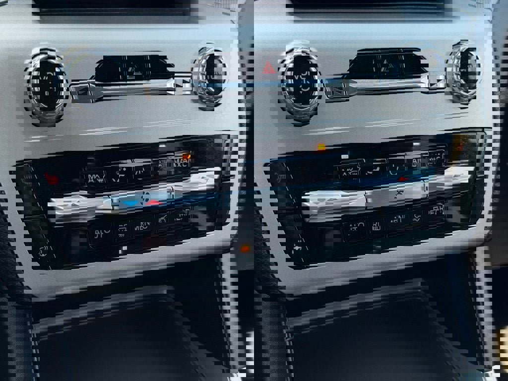 Certified 2022 Ford Explorer XLT w/ Equipment Group 202A image 34