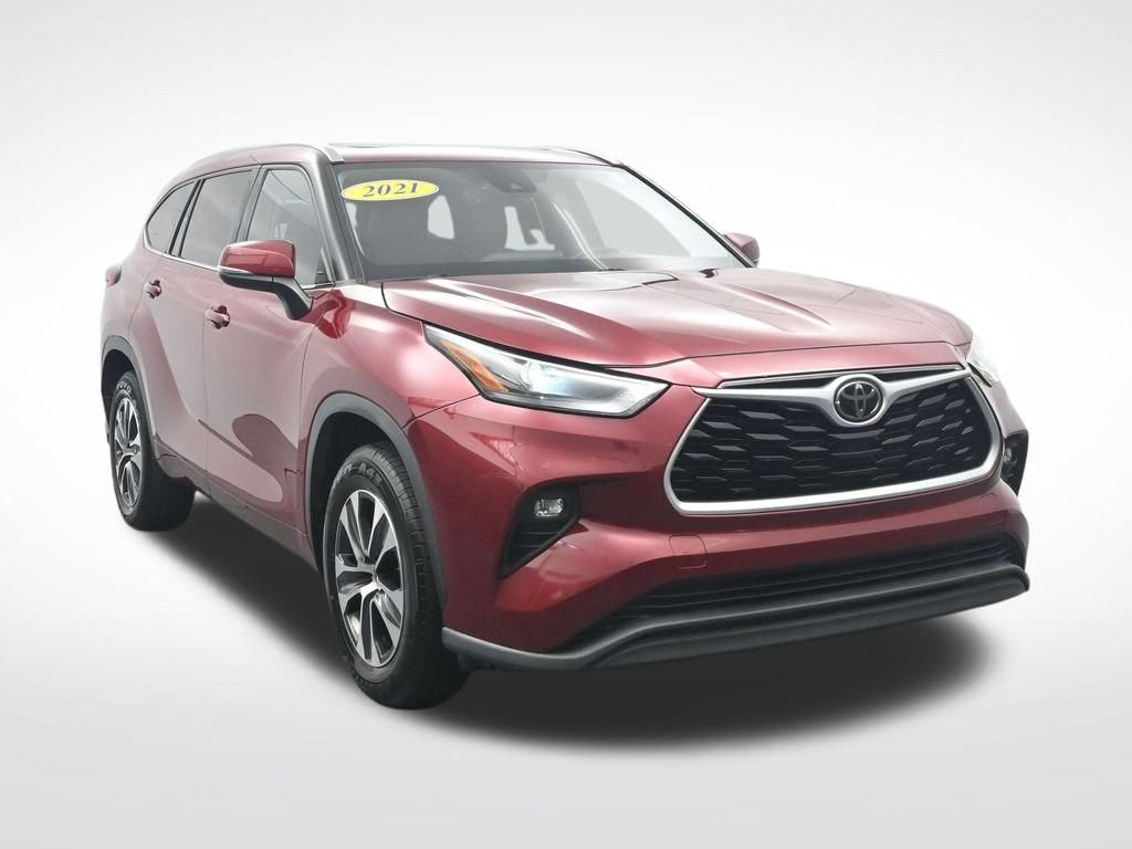 Used 2021 Toyota Highlander XLE FWD image 3