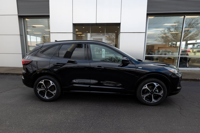Certified 2025 Ford Escape ST-Line Elite w/ Premium Technology Package image 2