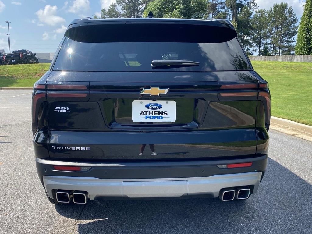 Used 2026 Chevrolet Traverse LT FWD image 4