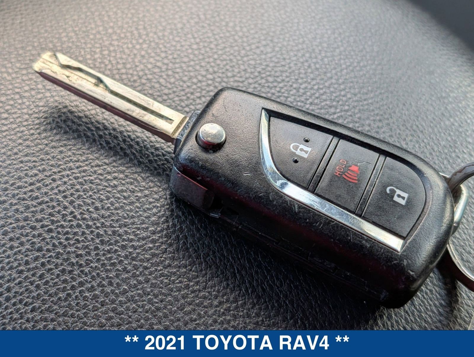 Used 2021 Toyota RAV4 LE image 32