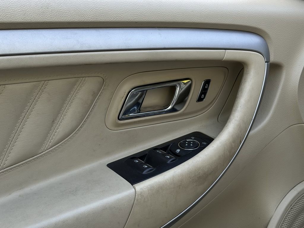 Certified 2019 Ford Taurus SE FWD image 15