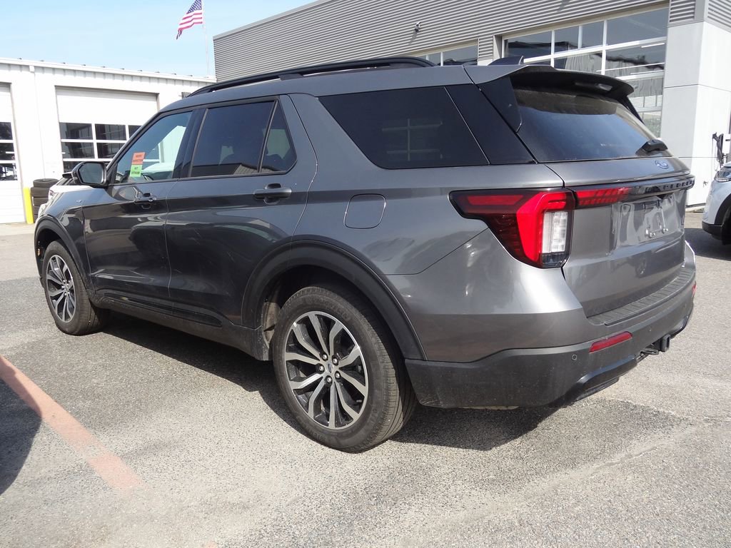 Certified 2025 Ford Explorer ST-Line AWD/4WD image 6