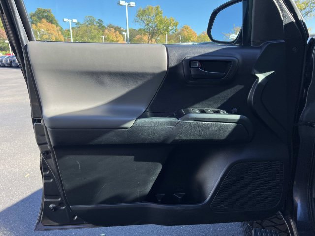 Used 2020 Toyota Tacoma SR AWD/4WD image 12