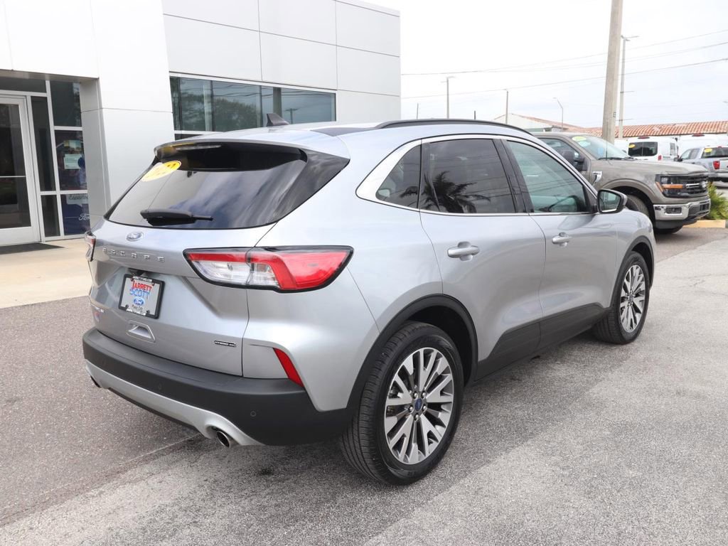 Certified 2022 Ford Escape Titanium image 5
