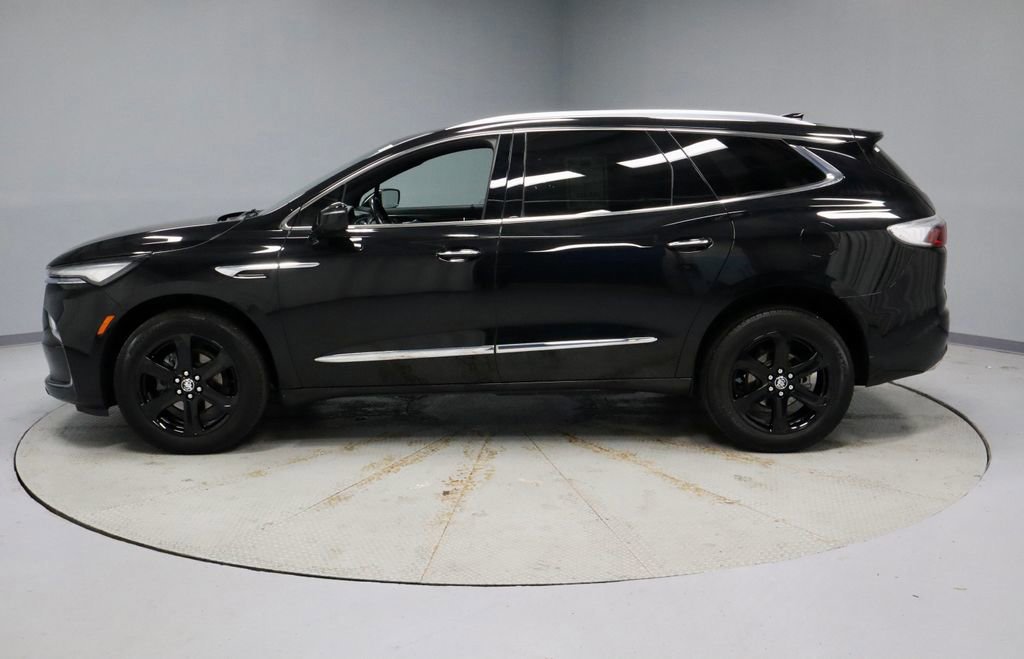 Used 2024 Buick Enclave Essence w/ Sport Touring Edition FWD image 2