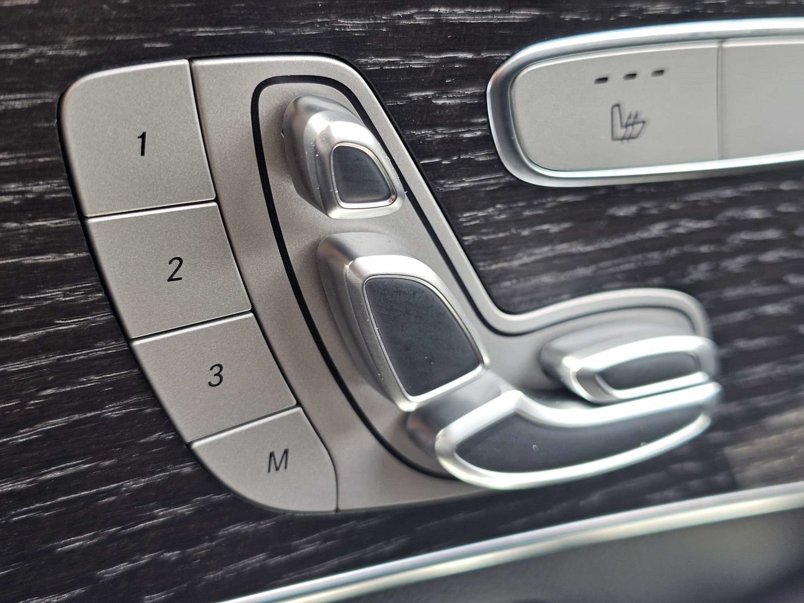 Used 2022 Mercedes-Benz GLC 300 4MATIC w/ Multimedia Package Lite image 23