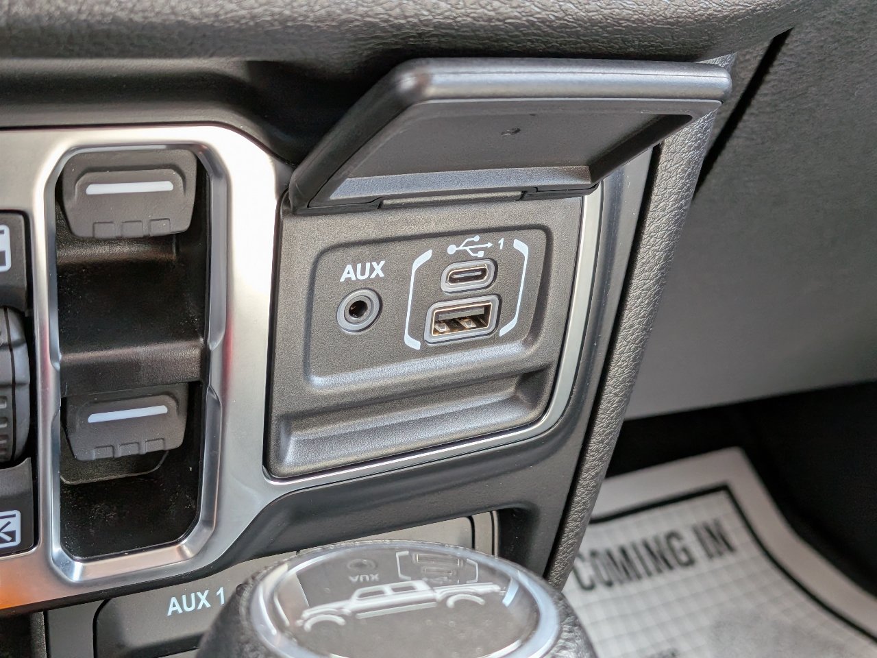 Used 2024 Jeep Gladiator Sport AWD/4WD image 22