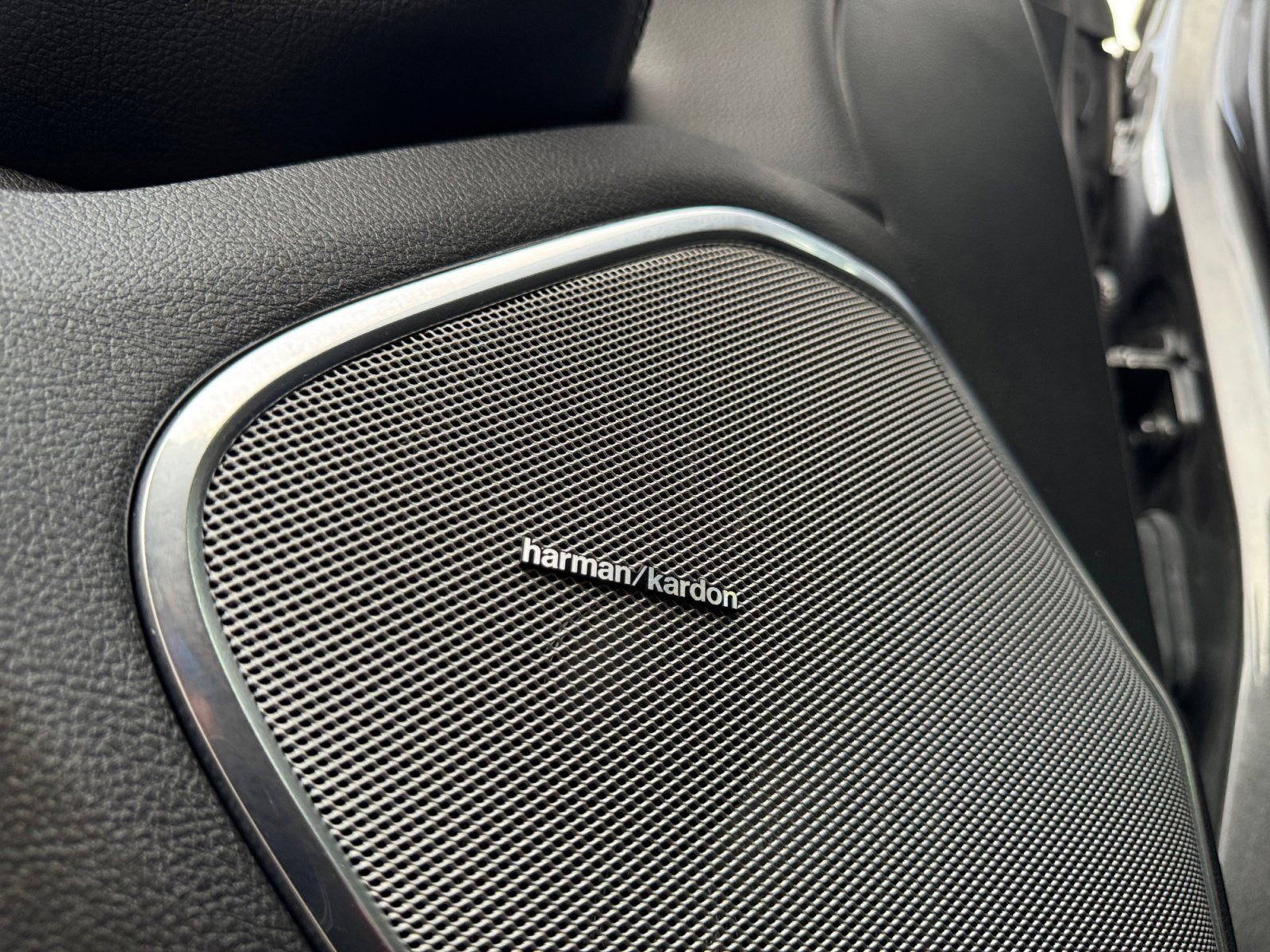 Used 2025 RAM 1500 Laramie w/ Night Edition image 24