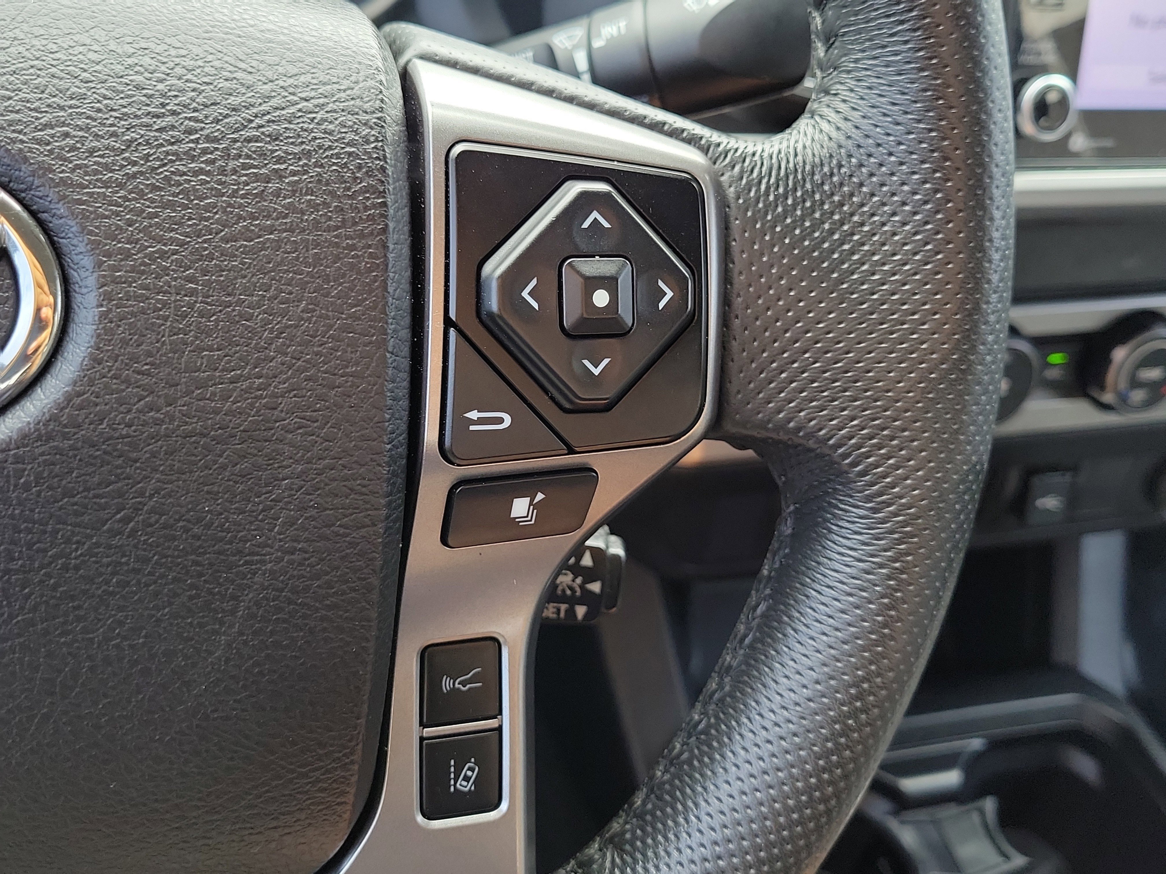 Used 2021 Toyota Tacoma SR5 w/ SR5 Appearance Package (SM) image 23