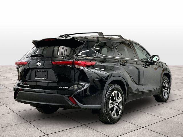 Used 2022 Toyota Highlander XLE AWD/4WD image 11
