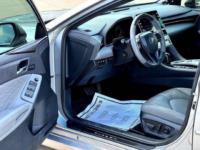 Used 2020 Toyota Avalon Limited w/ Advanced Safety Package FWD image 9