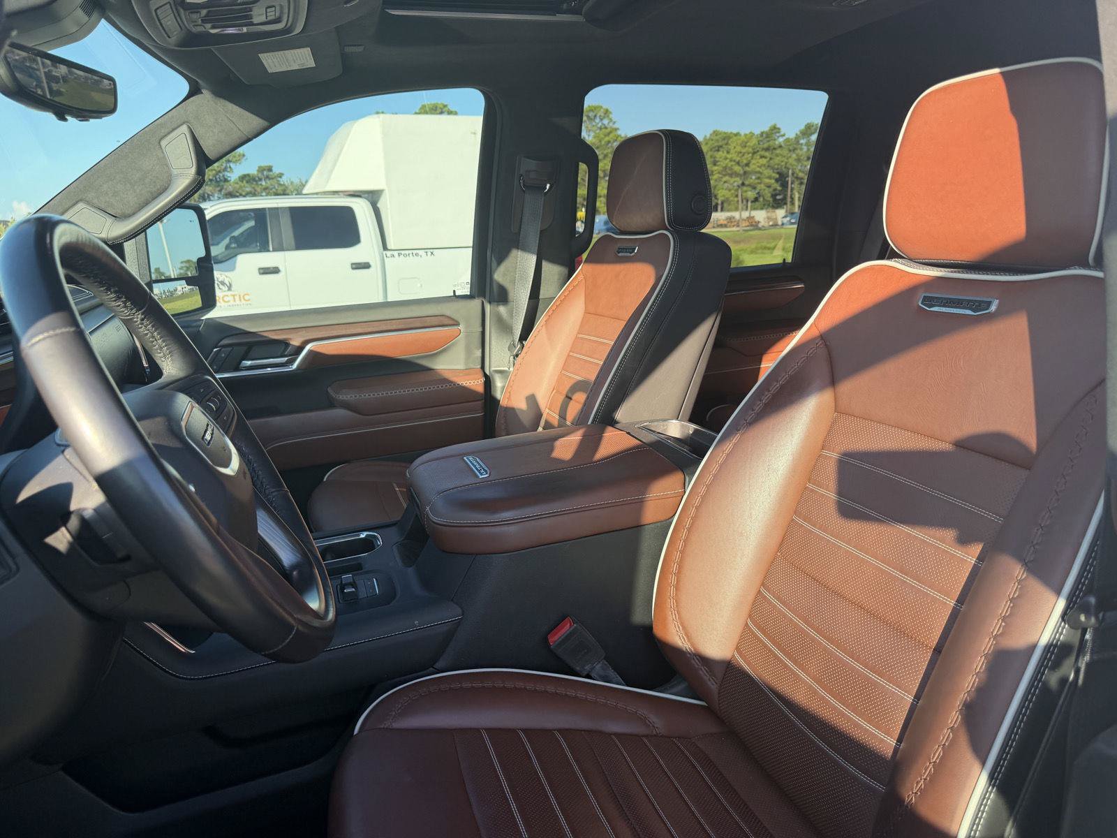 Used 2024 GMC Sierra 2500 Denali Ultimate AWD/4WD image 2