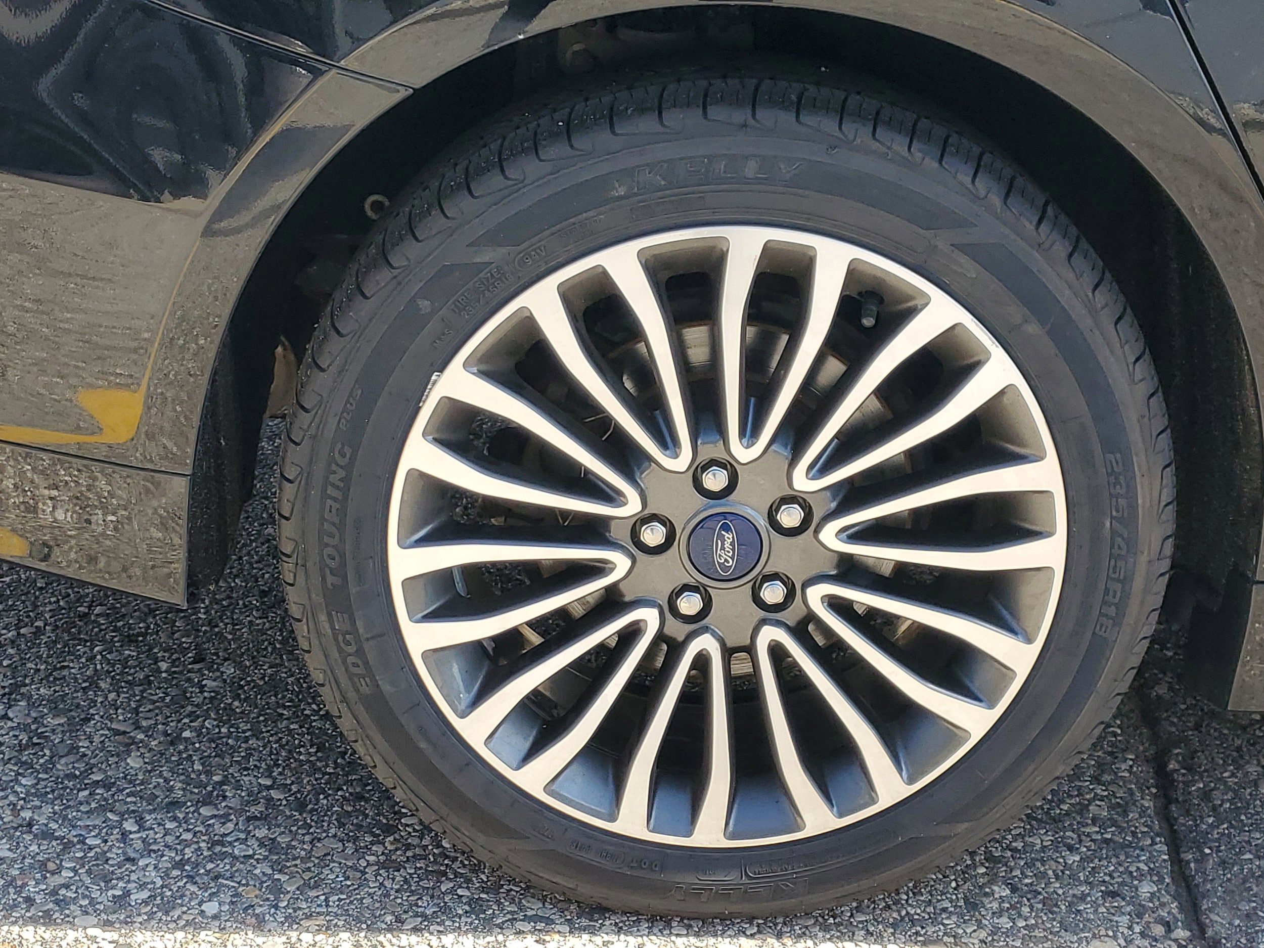 Certified 2017 Ford Fusion SE w/ Fusion SE Technology Package FWD image 6
