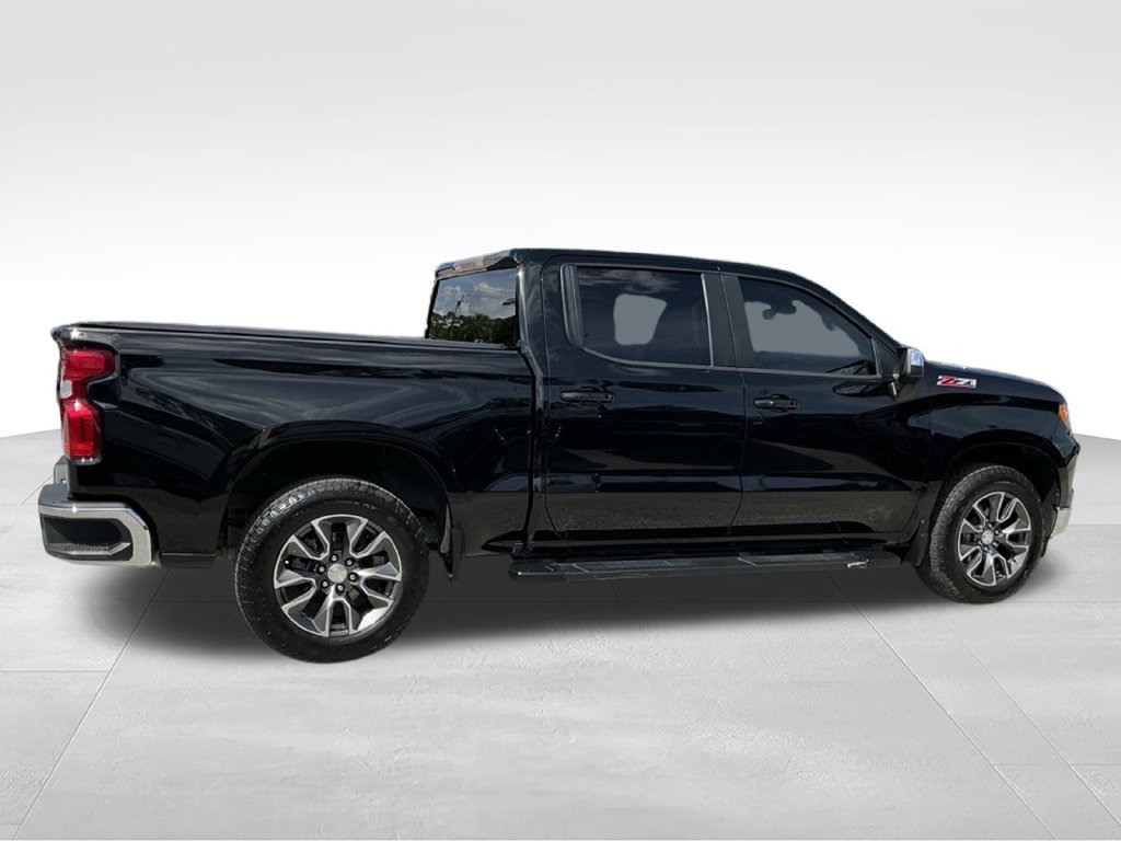 Used 2023 Chevrolet Silverado 1500 LT w/ Z71 Off-Road Package AWD/4WD image 7