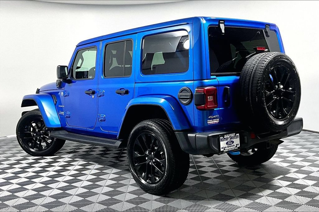 Used 2023 Jeep Wrangler Unlimited Sahara w/ Cold Weather Group AWD/4WD image 11