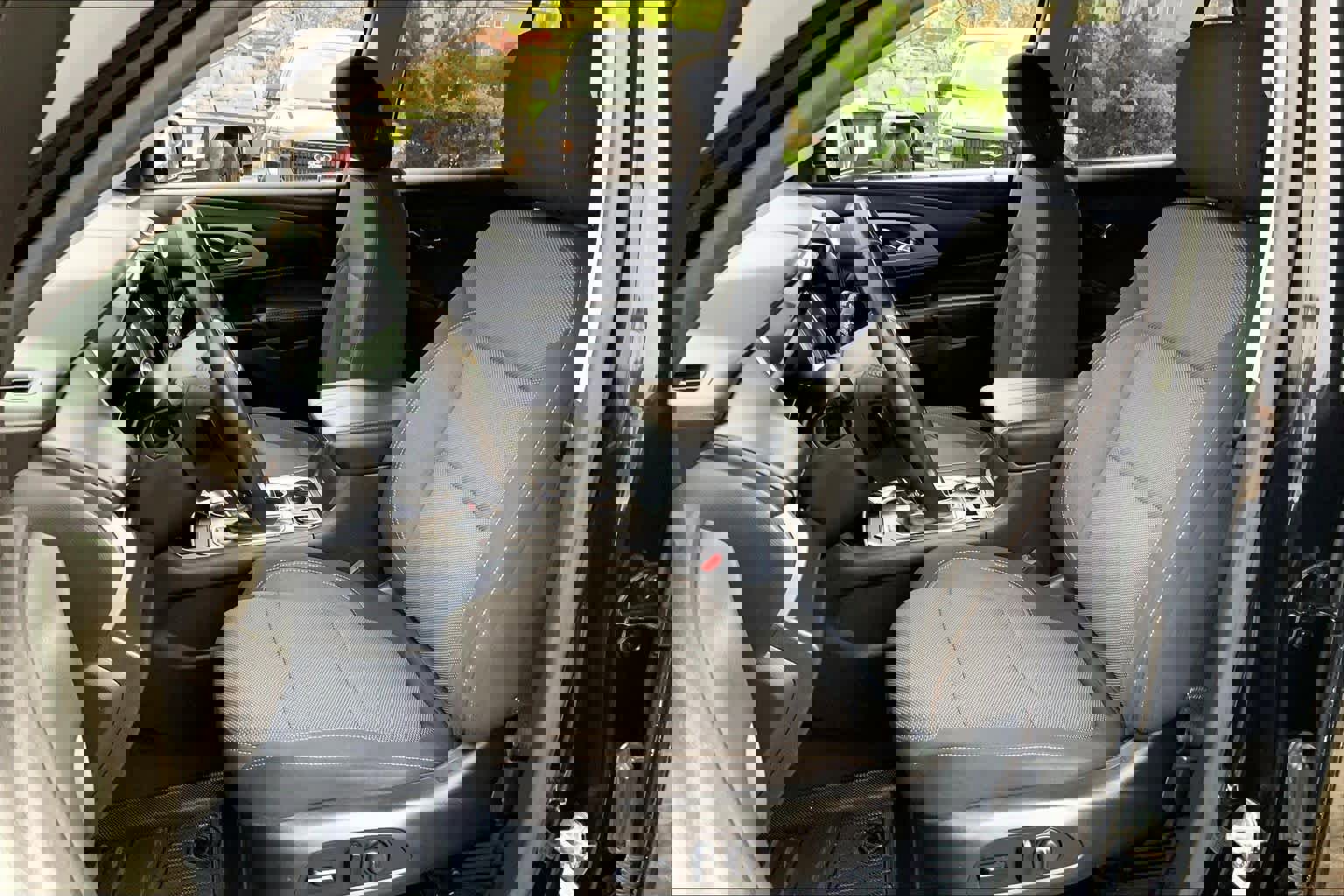 Used 2020 Chevrolet Traverse LT image 10