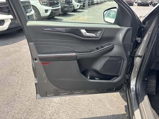 Certified 2025 Ford Escape ST-Line FWD image 18