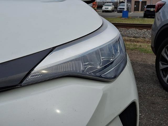 Used 2020 Toyota C-HR LE image 6
