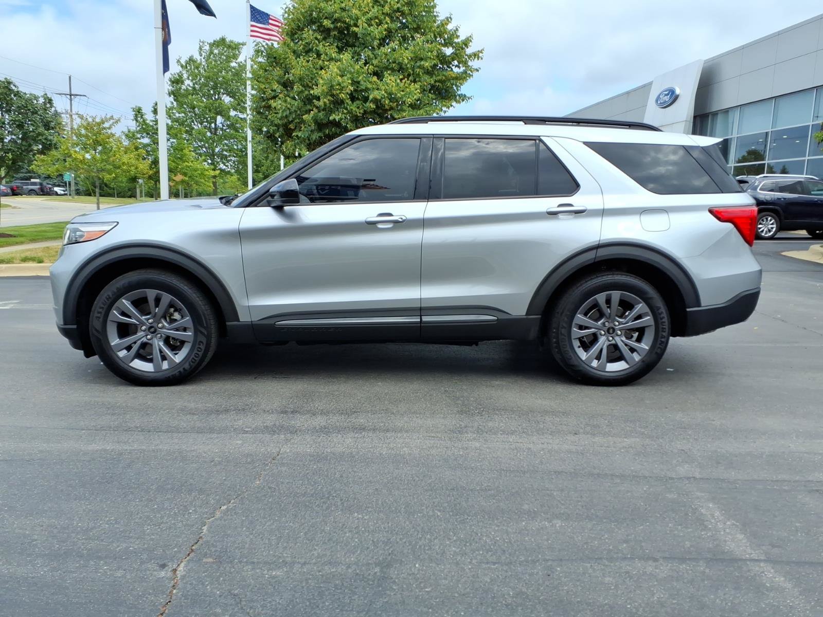 Certified 2022 Ford Explorer XLT w/ Equipment Group 202A AWD/4WD image 4