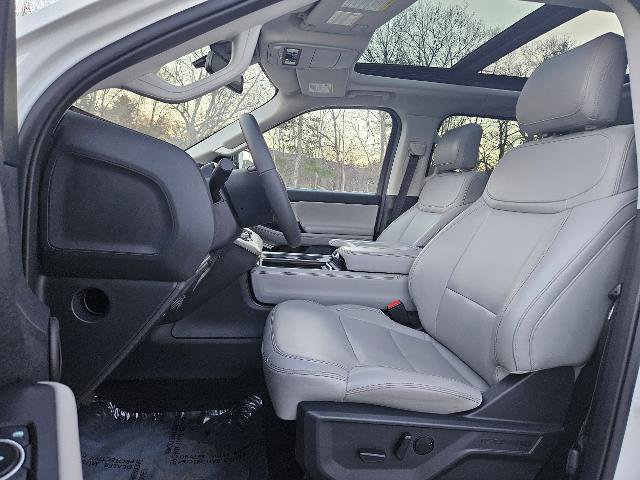 Certified 2025 Ford Expedition Active image 16