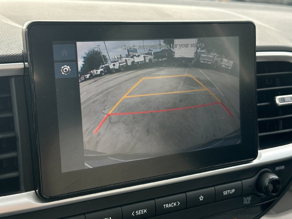 Used 2025 Hyundai Venue SEL FWD image 18