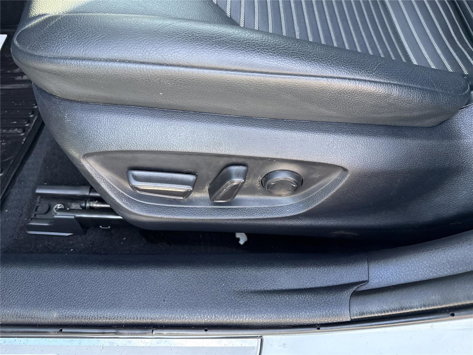 Used 2024 Toyota Camry SE image 56