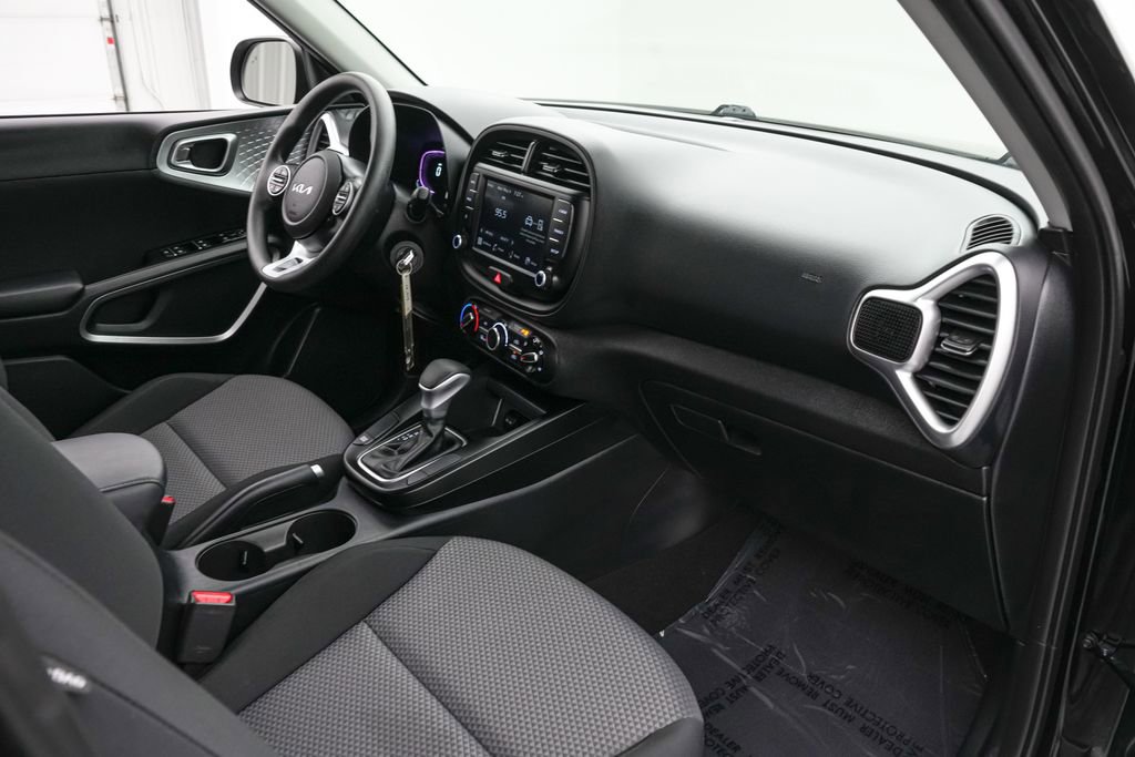 Used 2025 Kia Soul LX FWD image 22