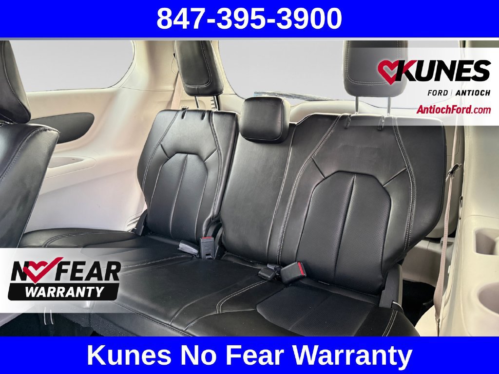 Used 2023 Chrysler Pacifica Touring-L FWD image 40