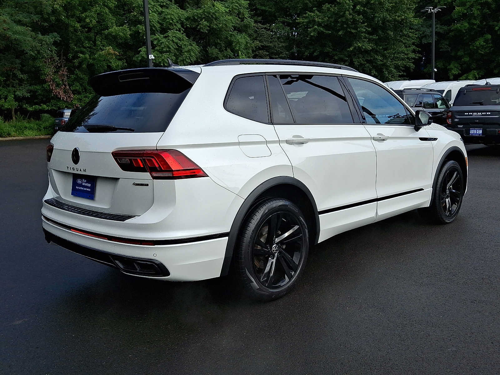 Used 2024 Volkswagen Tiguan SE R-Line AWD/4WD image 6
