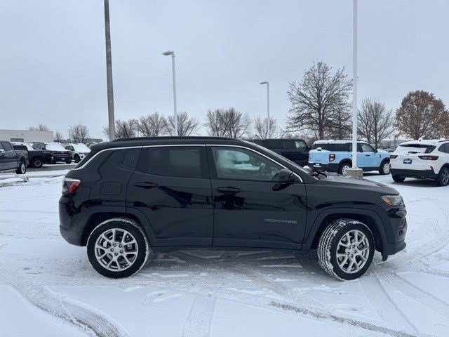 Used 2024 Jeep Compass Latitude image 6