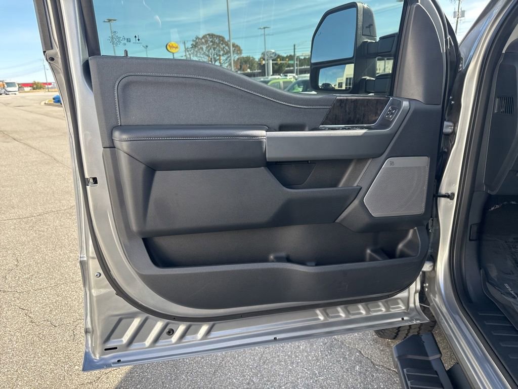 Certified 2024 Ford F250 Lariat w/ Black Appearance Package image 13