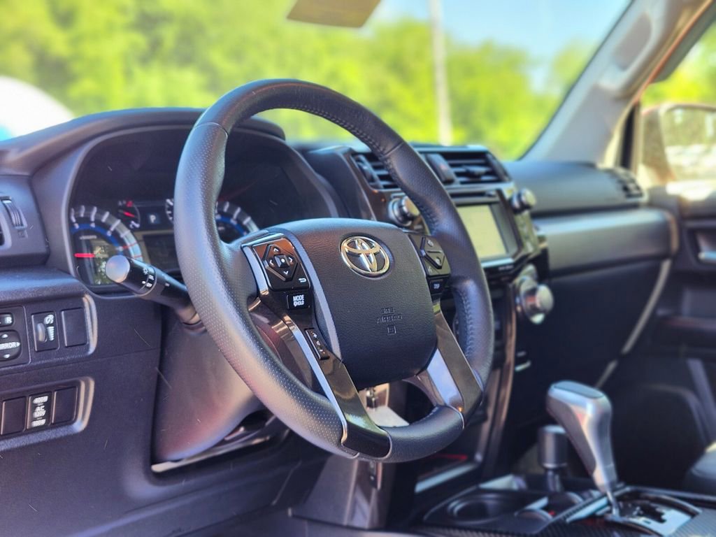 Used 2019 Toyota 4Runner TRD Off-Road Premium AWD/4WD image 19