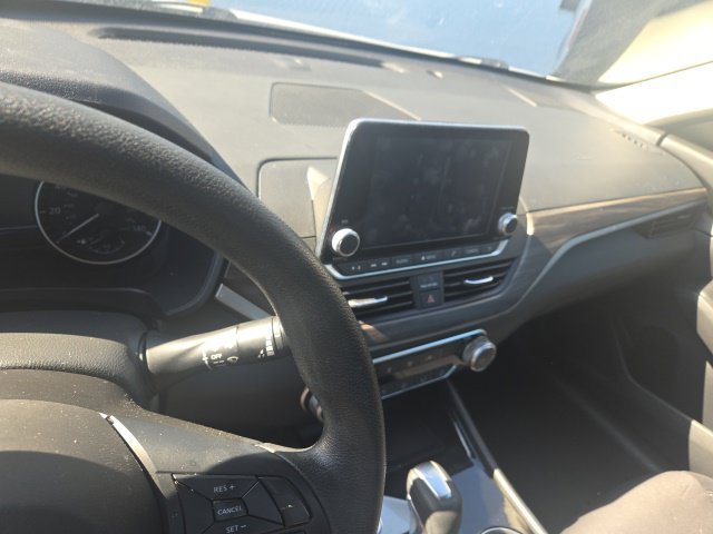 Used 2024 Nissan Altima 2.5 SV FWD image 25