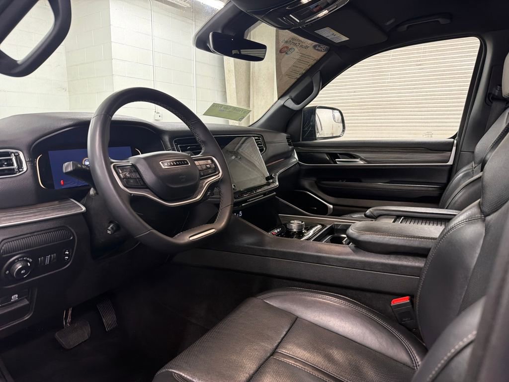Used 2024 Jeep Wagoneer L Series II image 11