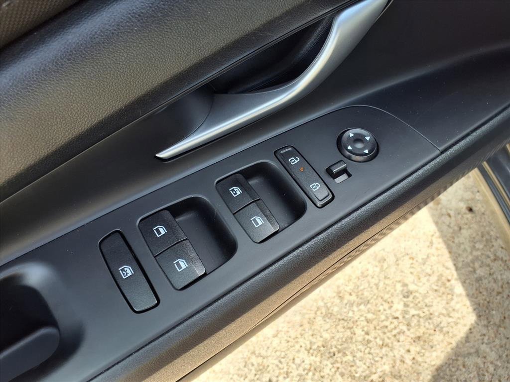 Used 2024 Hyundai Elantra SEL image 23