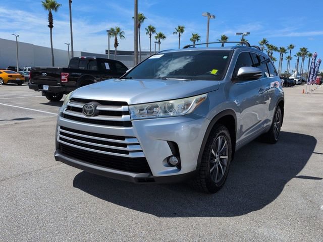 Used 2018 Toyota Highlander XLE AWD/4WD image 8