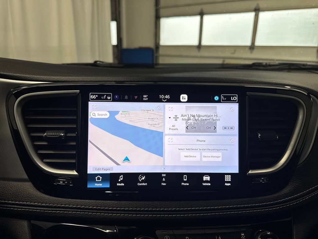 Used 2026 Chrysler Pacifica Limited FWD image 21