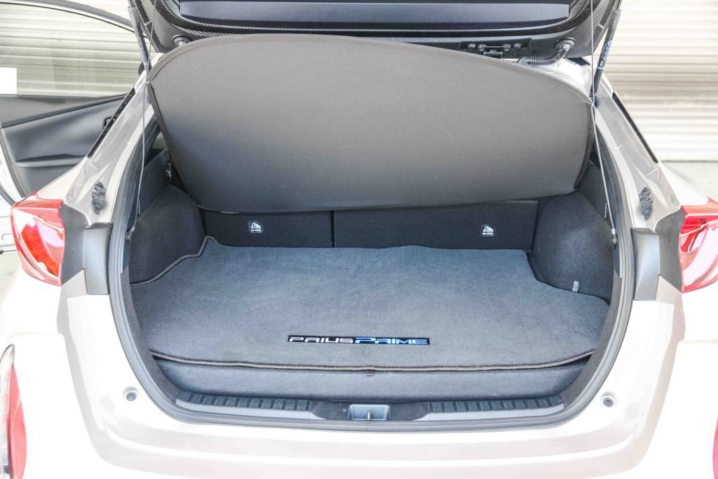 Used 2017 Toyota Prius Prime Premium w/ Carpet Mat Package FWD image 26