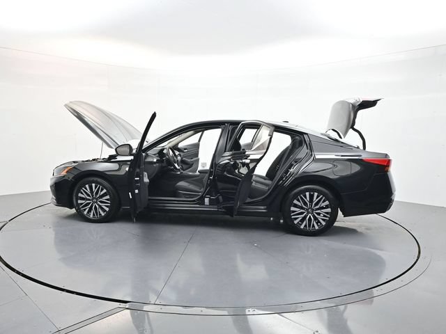 Used 2025 Nissan Altima 2.5 SV FWD image 43