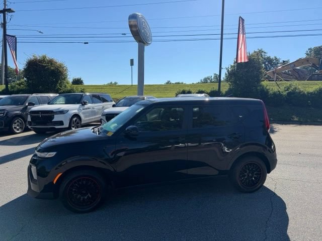 Used 2020 Kia Soul LX FWD image 2