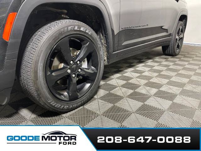 Used 2023 Jeep Grand Cherokee Altitude AWD/4WD image 26