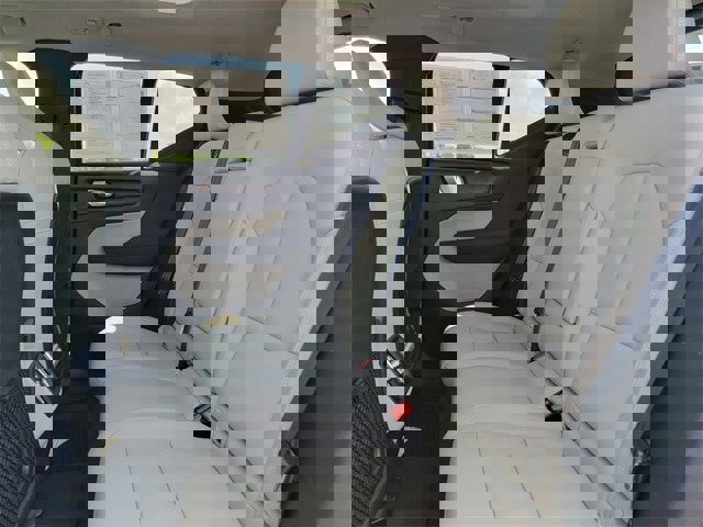 Used 2023 Volvo XC40 B5 Ultimate w/ Protection Package Premier image 21