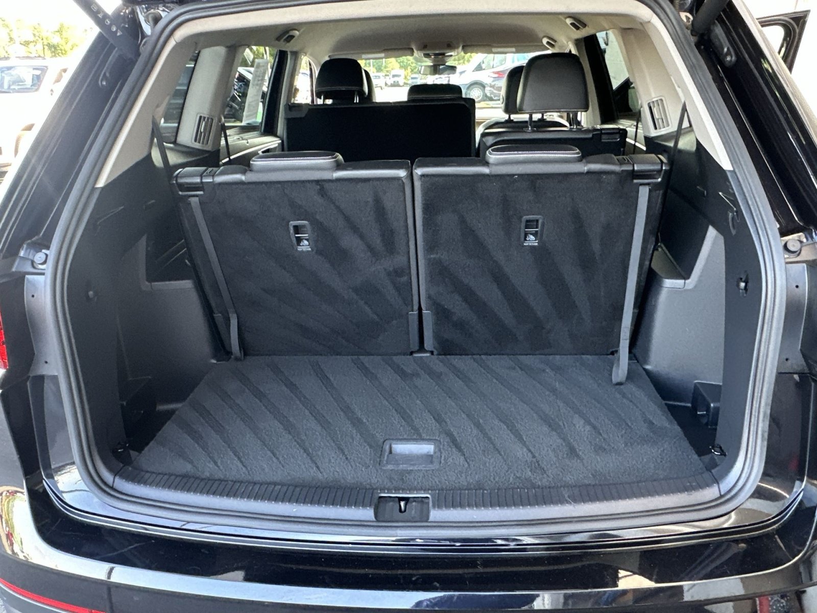 Used 2024 Volkswagen Atlas SE FWD image 40