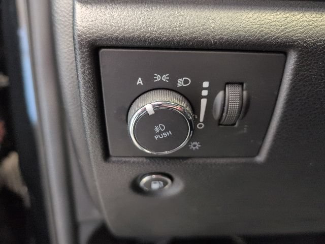 Used 2022 Jeep Grand Cherokee Limited w/ Technology Group AWD/4WD image 17