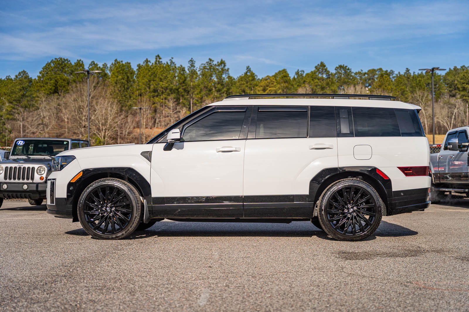 Used 2025 Hyundai Santa Fe Calligraphy w/ Tow & Go Package image 2