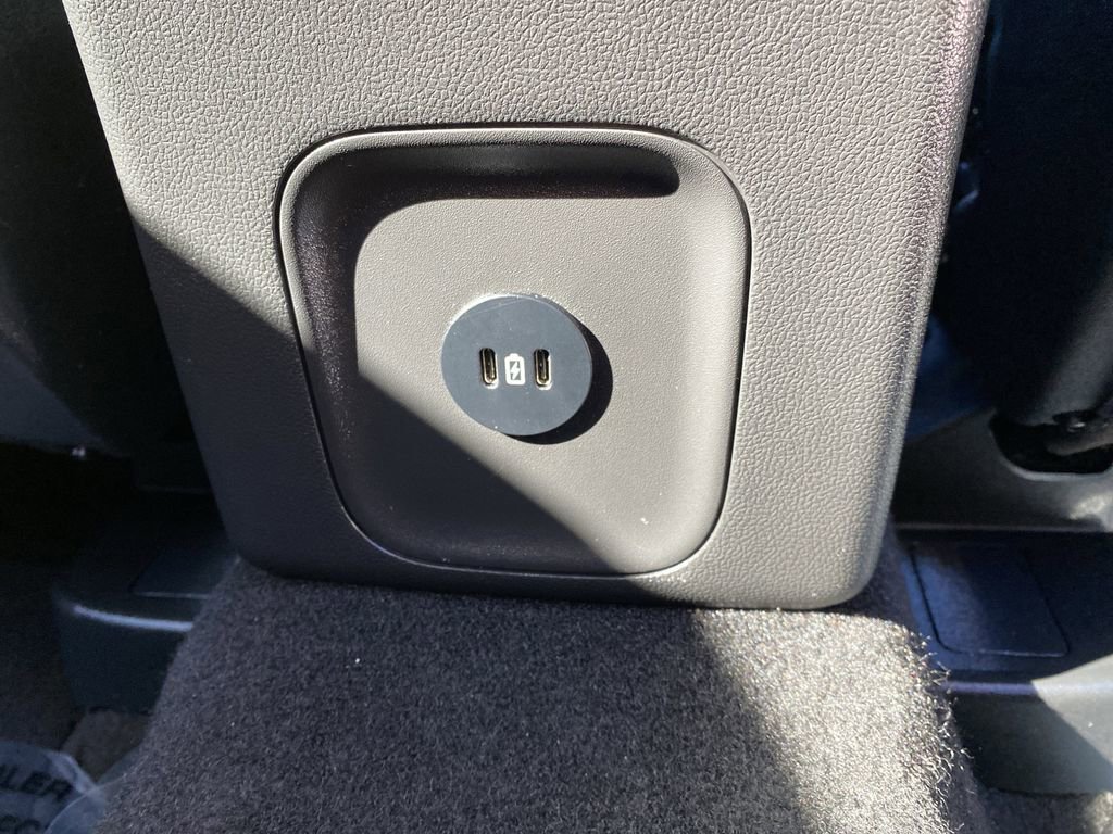 Certified 2025 Ford Escape Platinum image 40