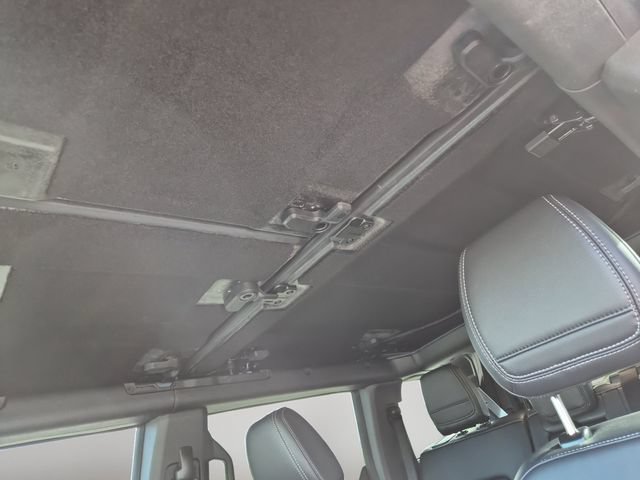 Certified 2025 Ford Bronco Outer Banks w/ Sasquatch Package AWD/4WD image 12