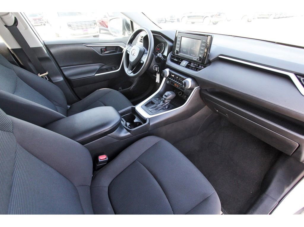 Used 2021 Toyota RAV4 LE FWD image 30