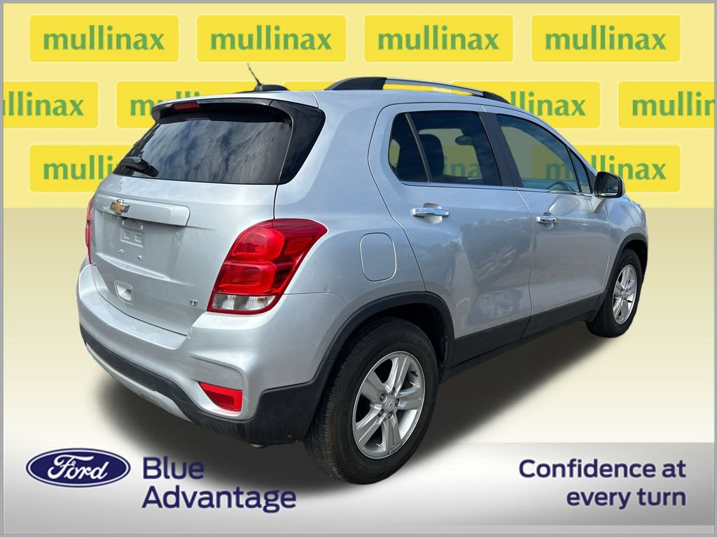 Used 2019 Chevrolet Trax LT w/ LT Convenience Package FWD image 2